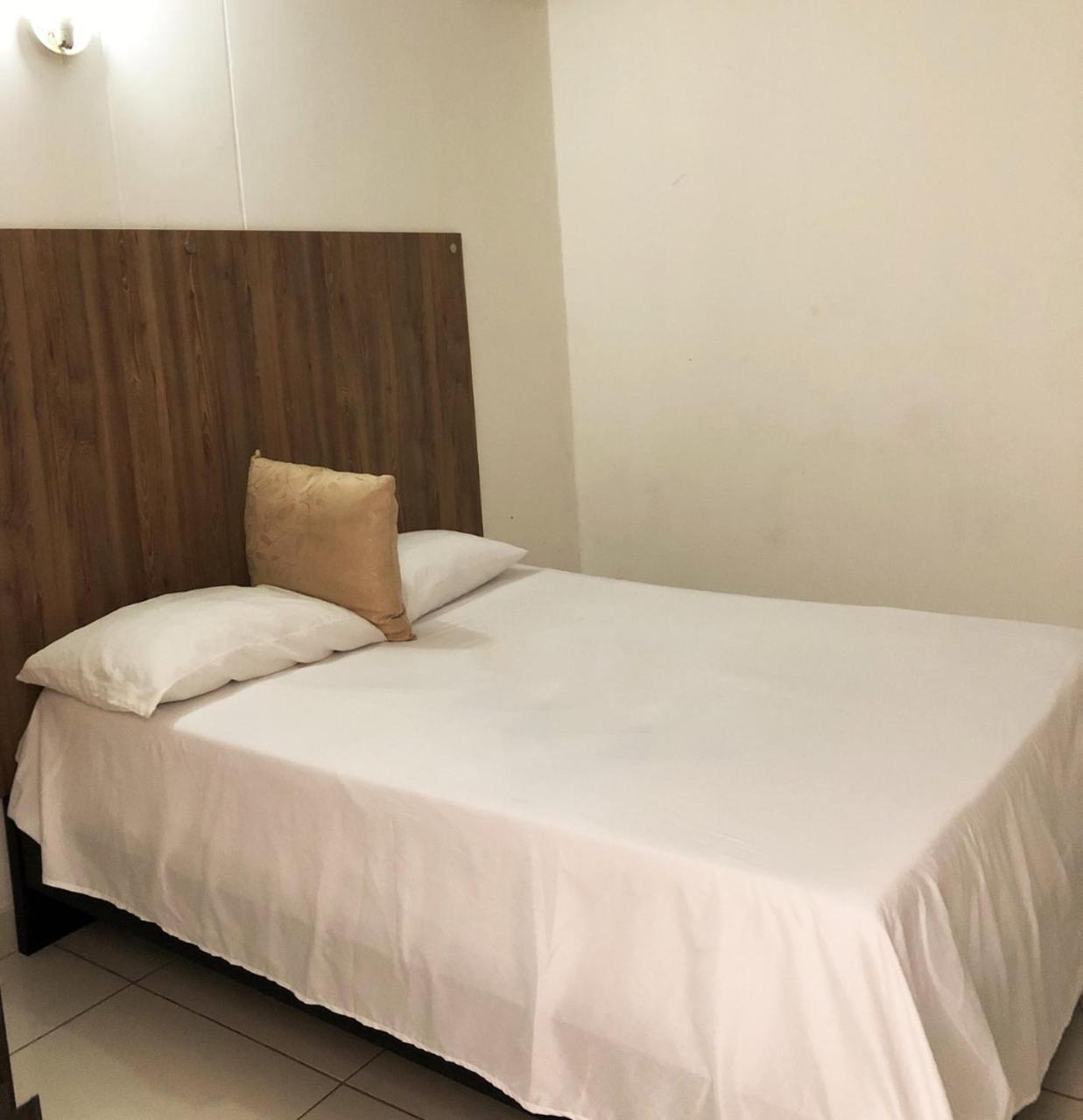Hotel Center Plaza Plus 쿠쿠타 외부 사진