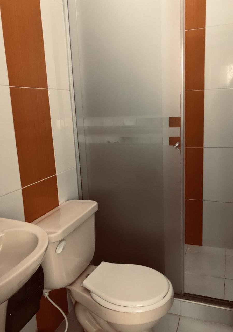 Hotel Center Plaza Plus 쿠쿠타 외부 사진