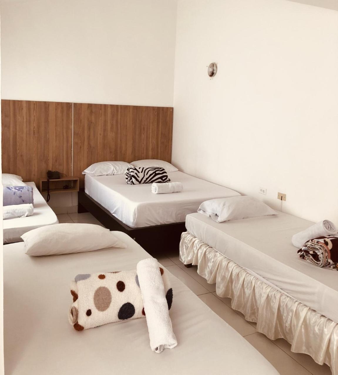 Hotel Center Plaza Plus 쿠쿠타 외부 사진