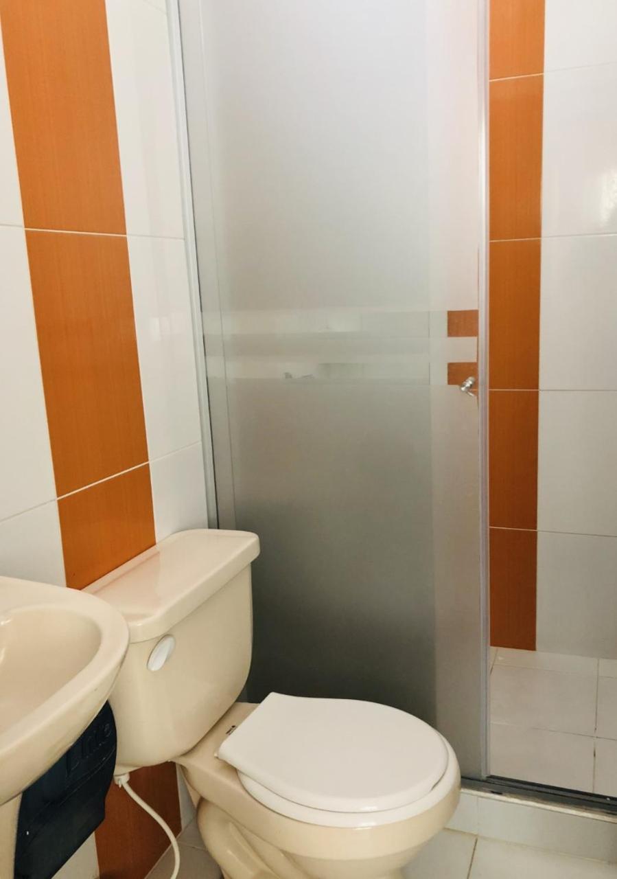 Hotel Center Plaza Plus 쿠쿠타 외부 사진