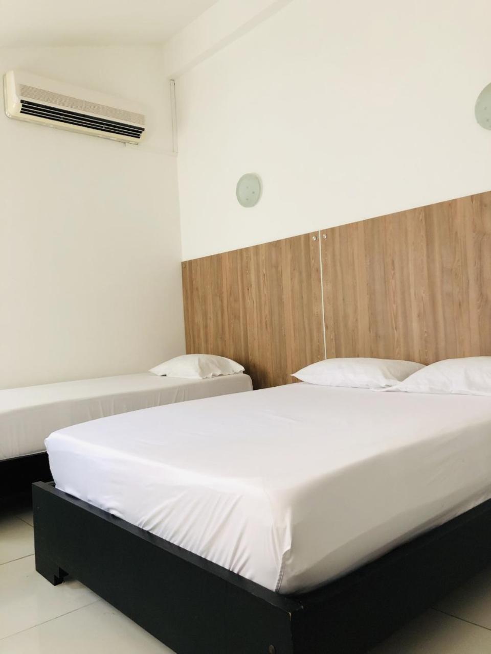 Hotel Center Plaza Plus 쿠쿠타 외부 사진