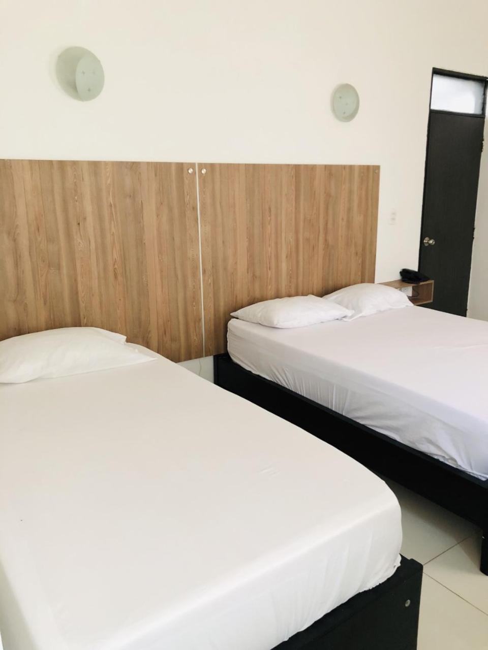 Hotel Center Plaza Plus 쿠쿠타 외부 사진
