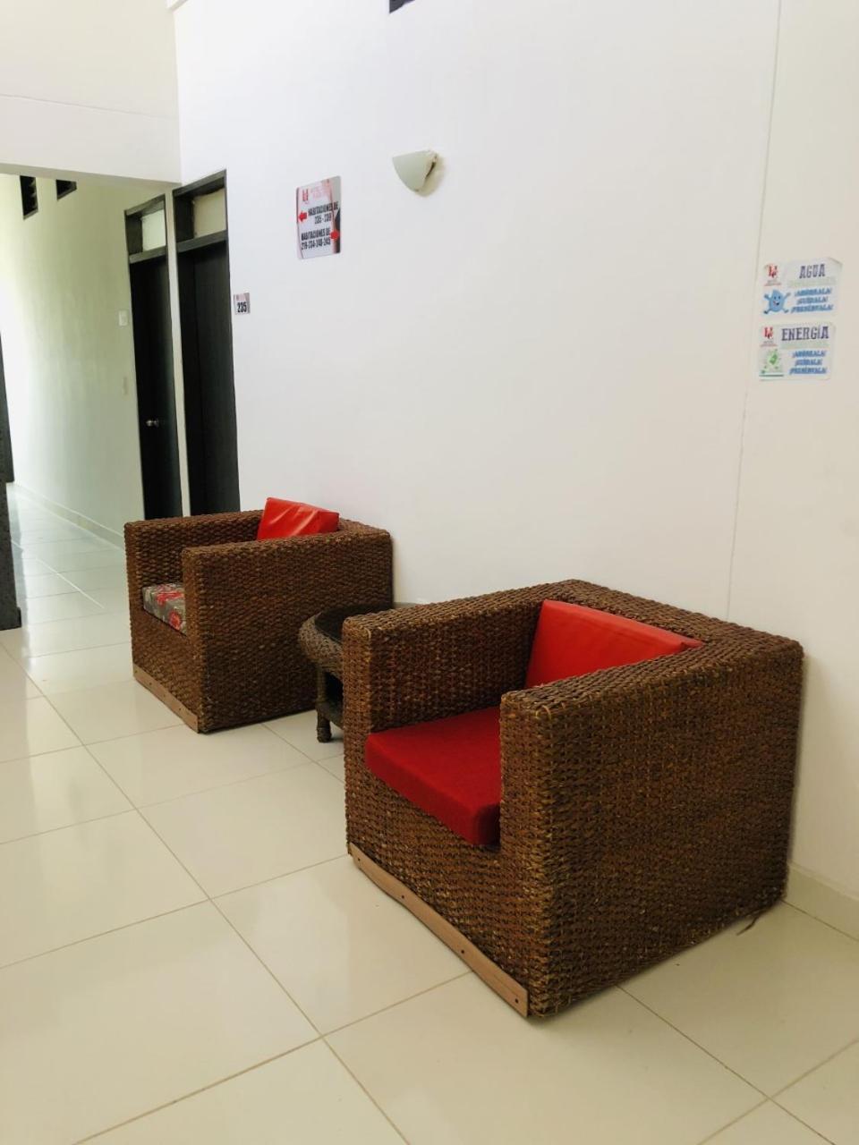 Hotel Center Plaza Plus 쿠쿠타 외부 사진