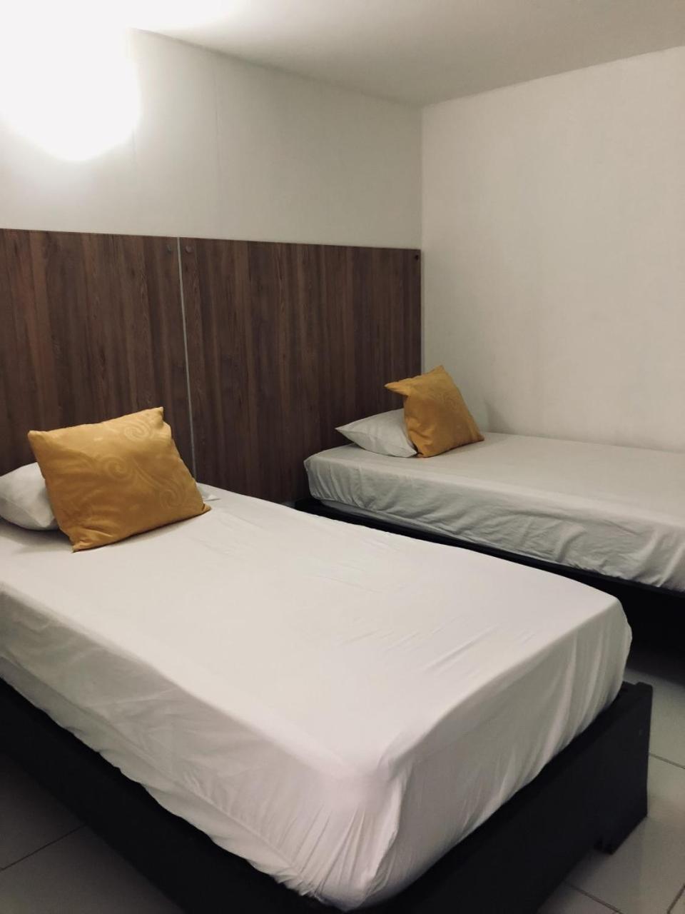 Hotel Center Plaza Plus 쿠쿠타 외부 사진